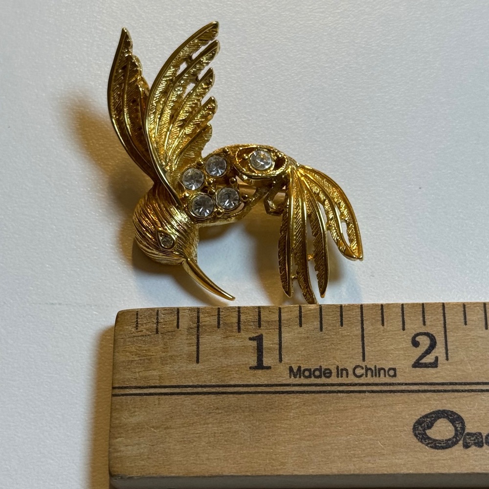 Napier Vintage Gold Tone Hummingbird Brooch Rhinestone Accent Bird Hallmarked - Picture 5 of 6